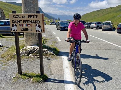 290725 Cate reaches col